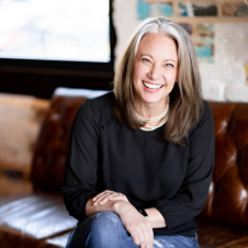Julie Witecki Headshot